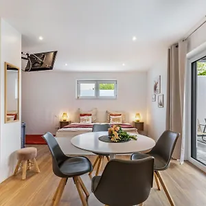 1 Parkside Apartment